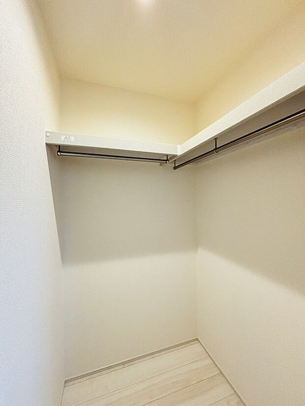 収納力と使い勝手がうれしいウォークインクローゼットがあります 
