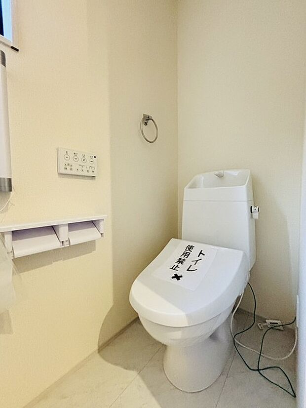 もちろんウォシュレット機能付き。憩いの場としてひそかに注目度の高いお手洗いにもご注目ください。