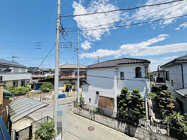 車の通りも少ない閑静な住宅地。子育てにも、第二の人生にも。