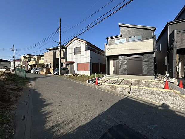 幹線道路から1本入った現地は、想像以上に静かに感じられます。