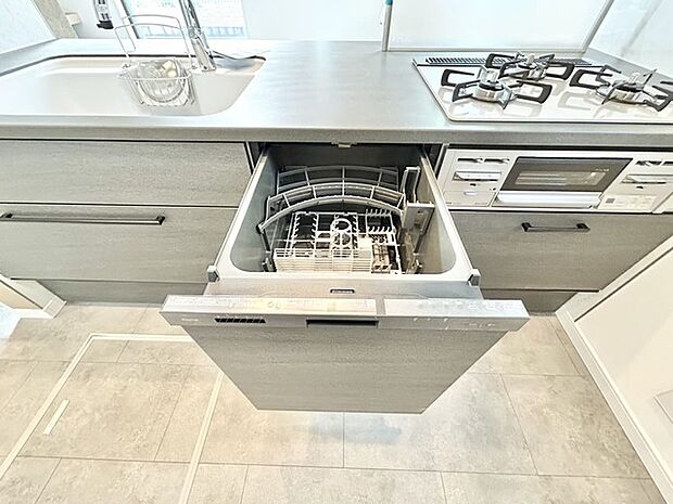 省エネ ・ 衛生的な食器洗乾燥機付。 