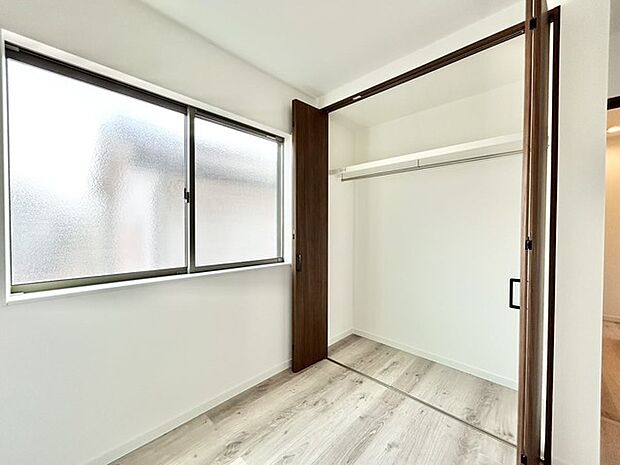 収納力と使い勝手がうれしいウォークインクローゼットがあります 