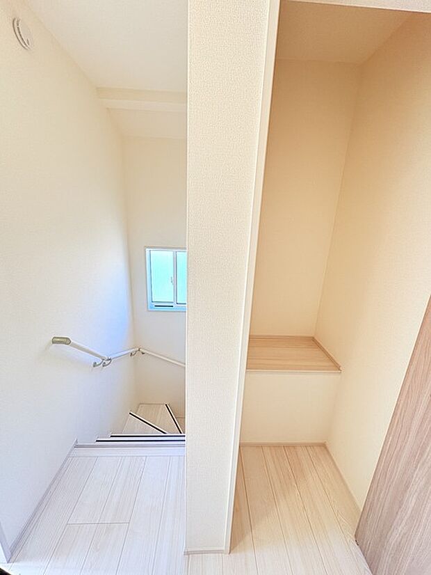 さっと物がしまえる共用部分の収納、新生活で大活躍するでしょう。