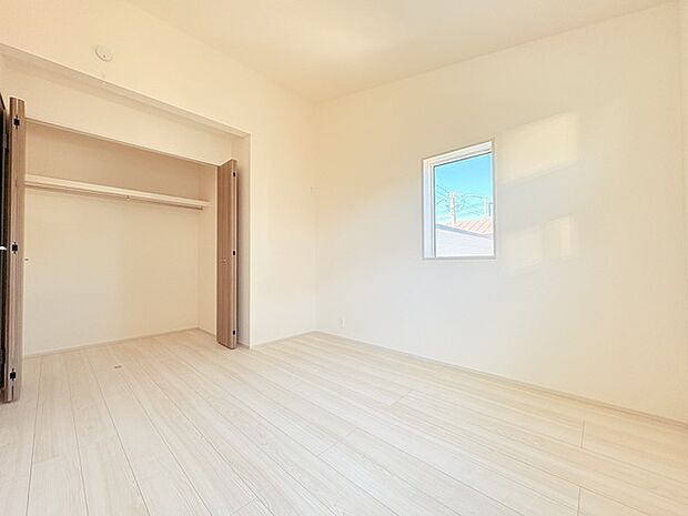 室内空間は明るい色合いで統一しています。