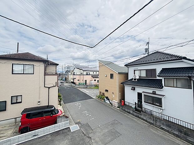 車の通りも少ない閑静な住宅地。子育てにも、第二の人生にも。