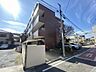 外観：角地につき、開放感に恵まれる住居がここに。 