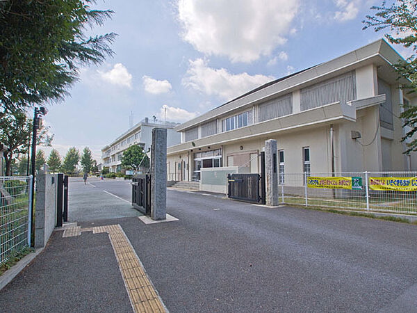 桶川市立桶川小学校（260m）