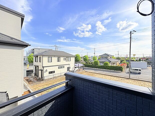 幹線道路から1本入った現地は、想像以上に静かに感じられます。 