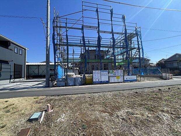 角地につき、開放感に恵まれる住居がここに。