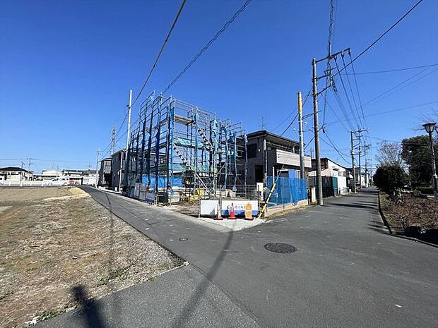 JR宇都宮線「東大宮」駅東口徒歩3分、提携駐車場もあります。エステート白馬東大宮店までお気軽にお問い合わせください。