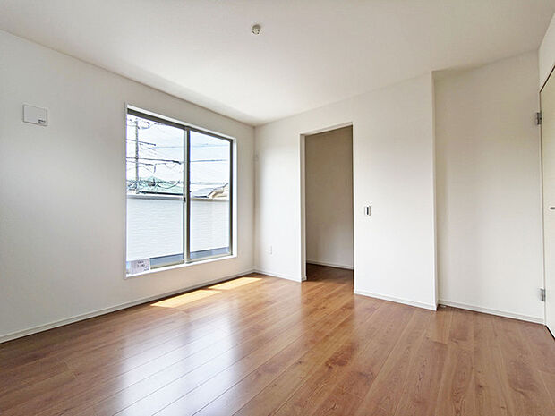 住宅街の2階南向きのお部屋です。日当たりはご覧のとおり。