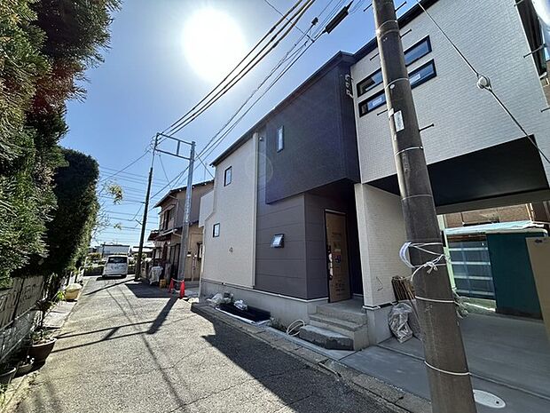 電柱は移動予定です。