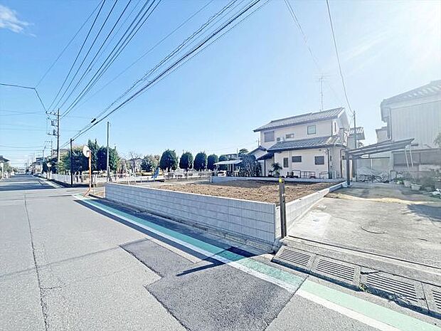 並列車3台駐車可能です