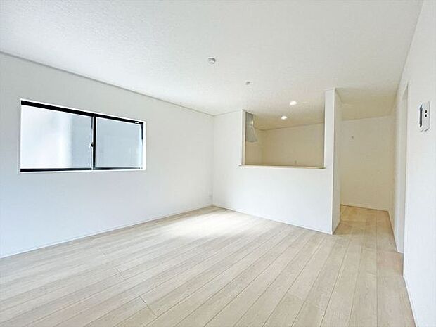 ご家族みんながゆったりくつろげる広々リビング。