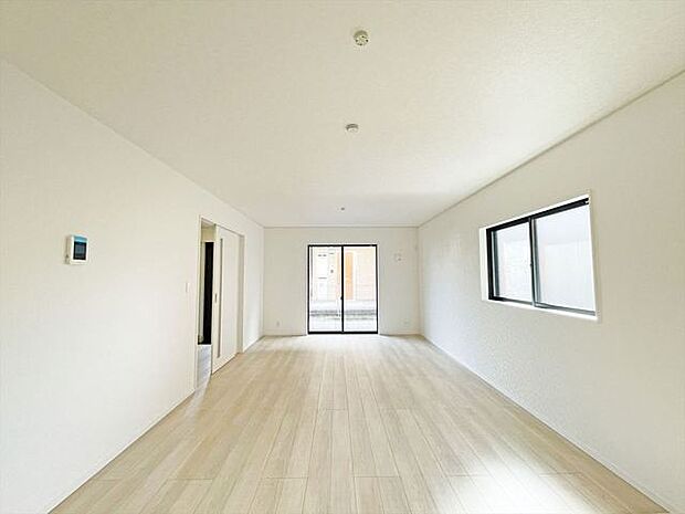 リビングは家具の配置も思いのまま。自由度が高い設計です。