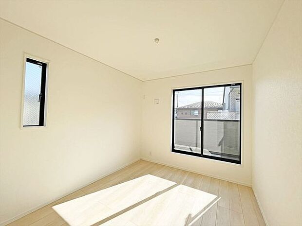 住宅街の2階南向きのお部屋です。日当たりはご覧のとおり。