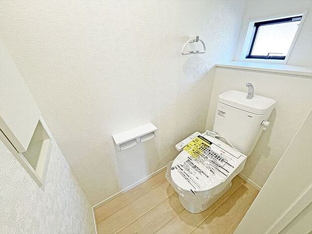 注目度の高いお手洗い。ちゃんとウォシュレット機能ついてます。