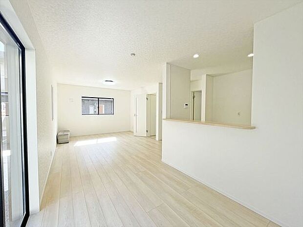 開放感と採光にこだわった、18.2帖のLDK。