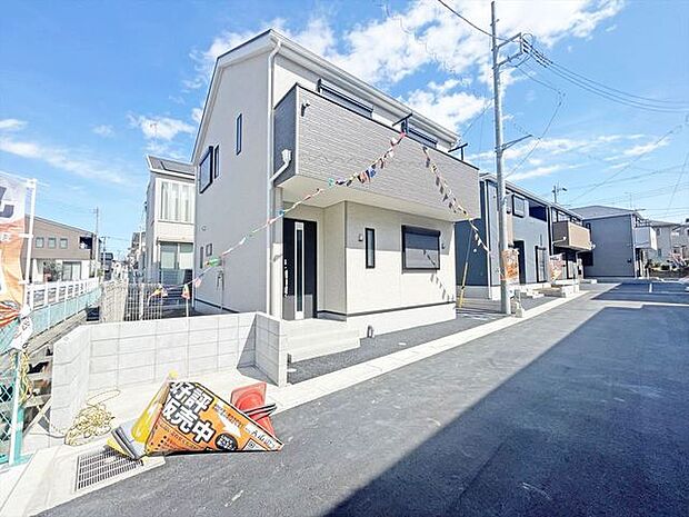 JR宇都宮線「東大宮」駅東口徒歩3分、提携駐車場もあります。エステート白馬東大宮店までお気軽にお問い合わせください。