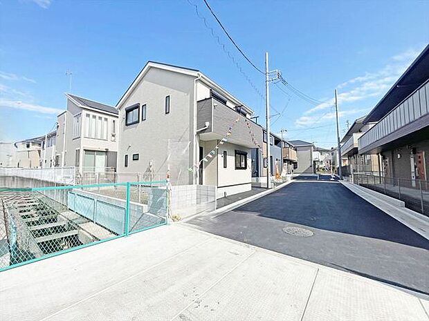 JR宇都宮線「東大宮」駅東口徒歩3分、提携駐車場もあります。エステート白馬東大宮店までお気軽にお問い合わせください。