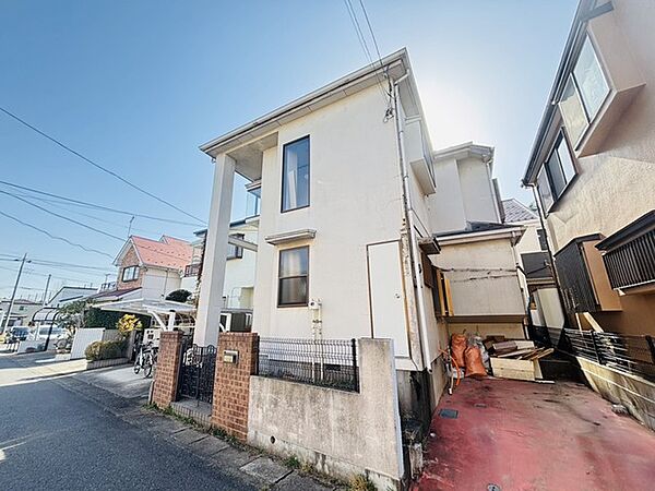 車通りの少ない閑静な住宅地、のびのびした子育てに適します。