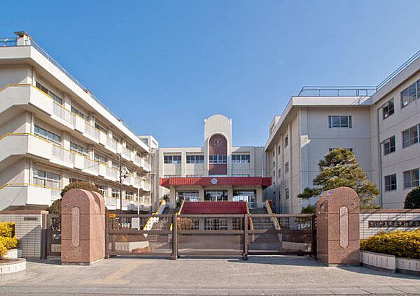 さいたま市立大牧小学校（700m）