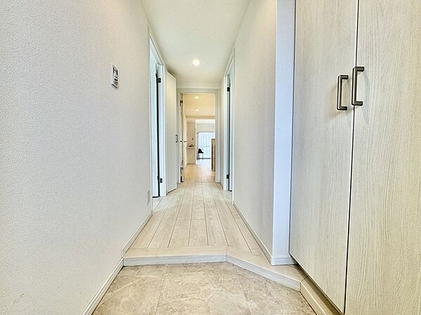 玄関を開けたらシューズボックス、使いやすい配置です。