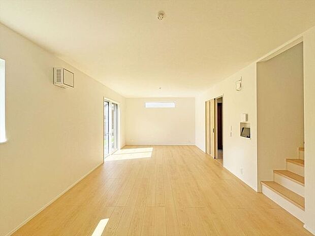 リビングに自然と人が集まるリビングイン階段採用プラン。 