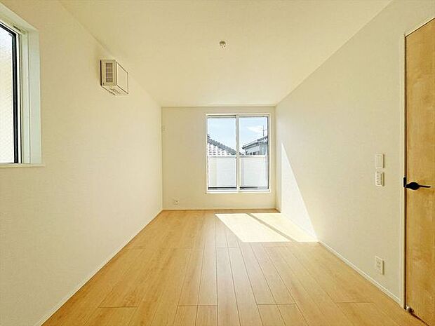 たっぷりの陽光に包まれる明るい住まい。