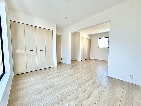 たっぷりの陽光に包まれる明るい住まい。
