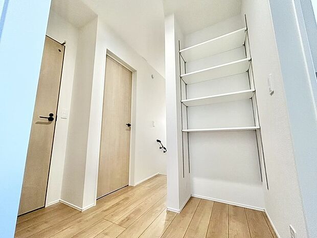 たっぷり収納で、お部屋の中はいつもキレイに片付きそうですね。