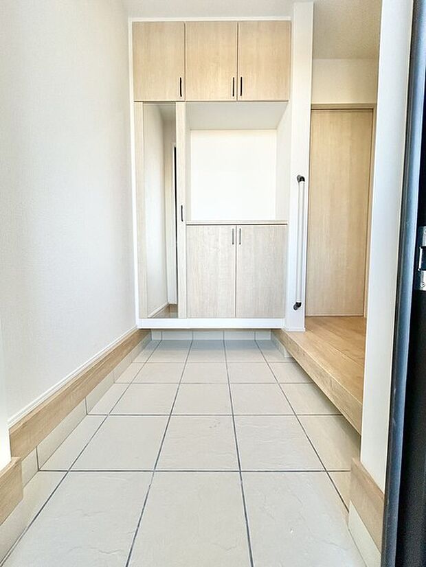 玄関がいつも片づく大容量シューズボックス。