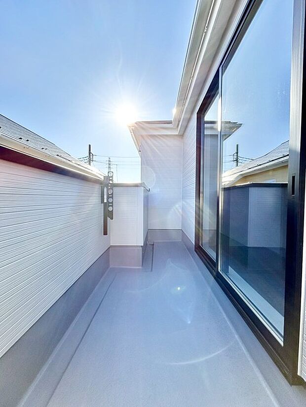 らくらくお洗濯を助ける広いバルコニー。