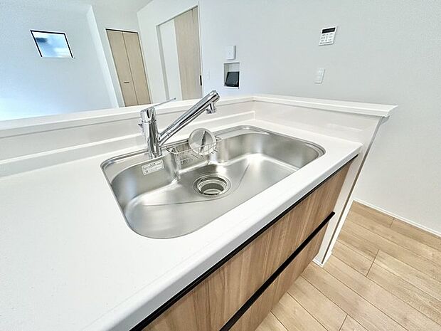 ステンレスのキッチンは耐久性とお掃除しやすい使い勝手が魅力です。