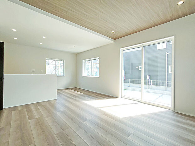 家族が自然に集りそうな広さが魅力のＬＤＫ。 