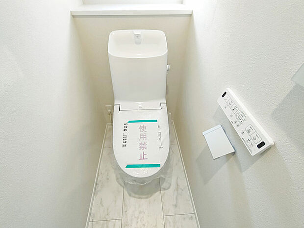 もちろんウォシュレット機能付き。憩いの場としてひそかに注目度の高いお手洗いにもご注目ください。