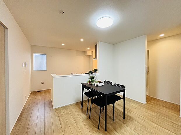 料理をしながらでも、ご家族との会話を楽しめる対面キッチン。