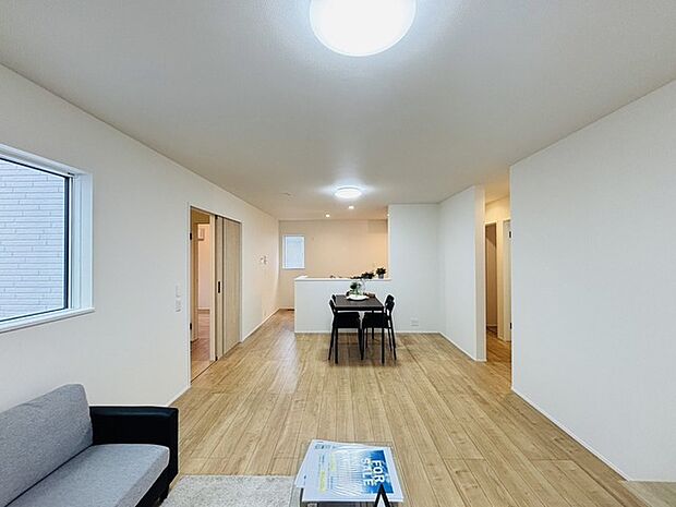 家族が自然に集りそうな広さが魅力のLDK。