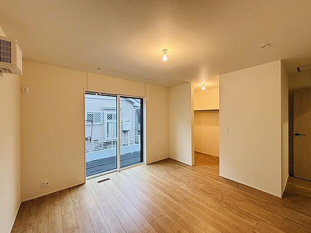 太陽の恵みを感じる、温もりと明るさにあふれたお部屋。