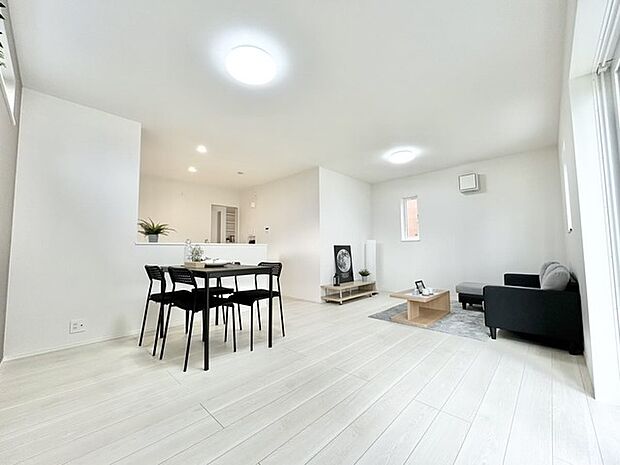 家族が自然に集りそうな広さが魅力のLDK。