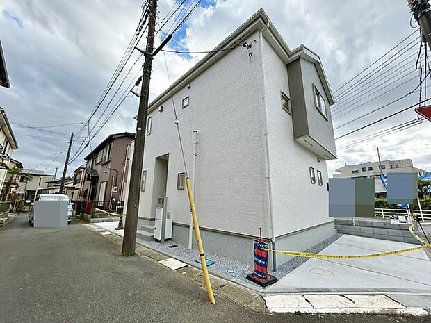 幹線道路から1本入った現地は、想像以上に静かに感じられます。