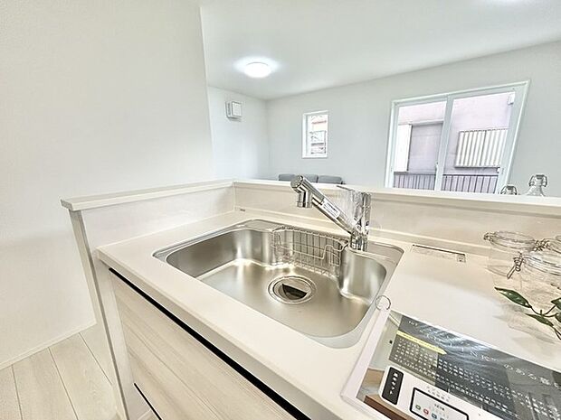 ステンレスのキッチンは耐久性とお掃除しやすい使い勝手が魅力です。