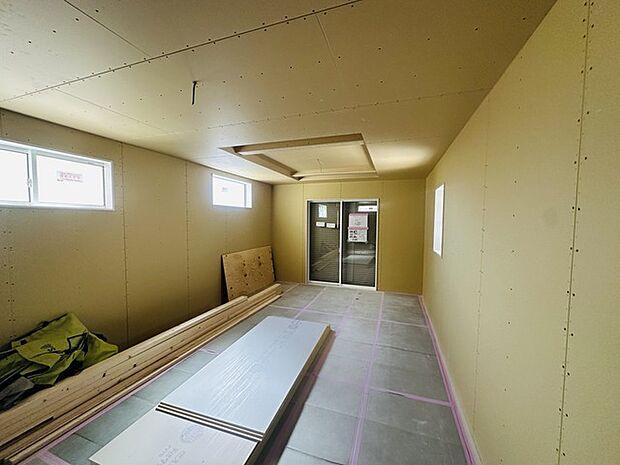 ご家族みんながゆったりくつろげる広々リビング。