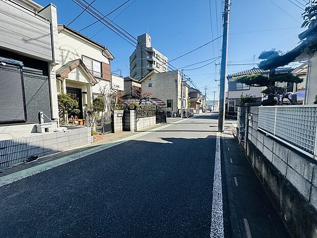 車の通りも少ない閑静な住宅地。子育てにも、第二の人生にも。