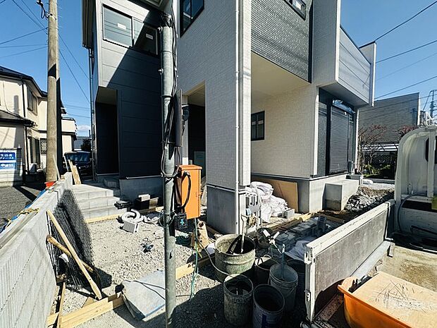 セカンドカーにも便利、駐車2台可の敷地。