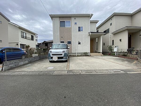 ＪＲ宇都宮線「東大宮」駅東口徒歩3分、提携駐車場もあります。エステート白馬東大宮店までお気軽にお問い合わせください。