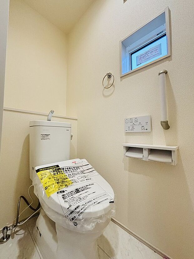 もちろんウォシュレット機能付き。憩いの場としてひそかに注目度の高いお手洗いにもご注目ください。