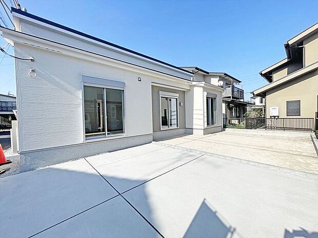 季節のお花を少し楽しむくらいなら、このお庭で十分かも。