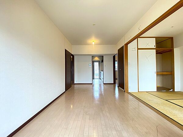 リビングは家具の配置も思いのまま。自由度が高い設計です。