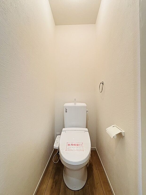 もちろんウォシュレット機能付き。憩いの場としてひそかに注目度の高いお手洗いにもご注目ください。 